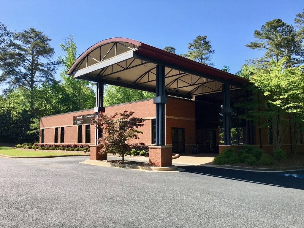 Exterior view of 1000 Commerce Drive Medical Office Building in Peachtree City, GA.