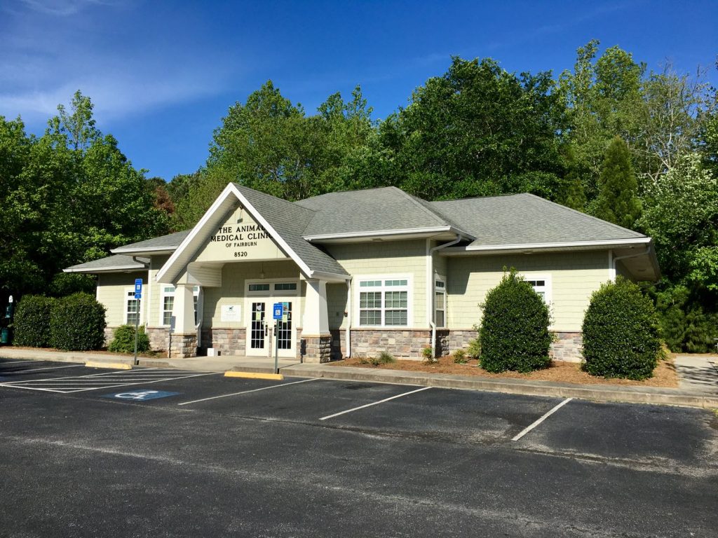 Exterior view of the Animal Medical Clinic veterinary building in Fairburn, GA.
