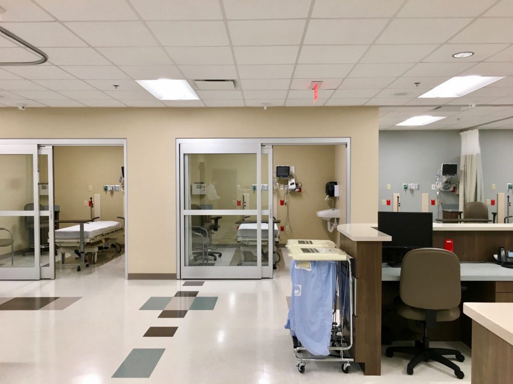 Interior view of ambulatory surgery center in Resurgens Orthopaedics Fayette Surgery Center in Fayetteville, GA.