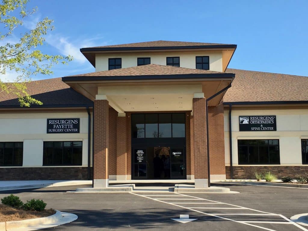 Exterior front view of the Resurgens Orthopaedics Fayette Surgery Center and Spine Center in Fayetteville, GA.