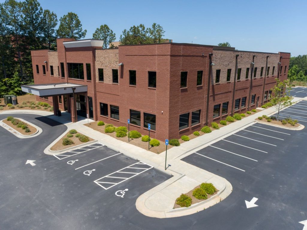 Aerial side view of 1233 Highway 54 medical office building in Fayetteville, GA.