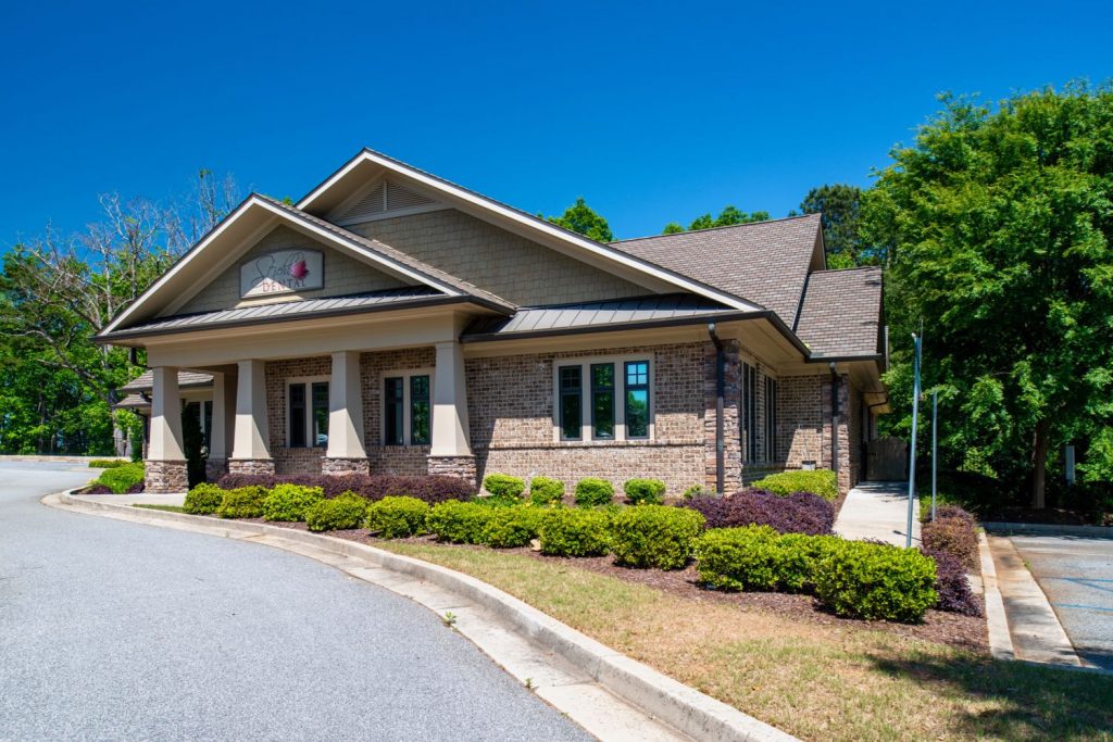 Exterior front view of Stiehl Dental office in Newnan, GA.