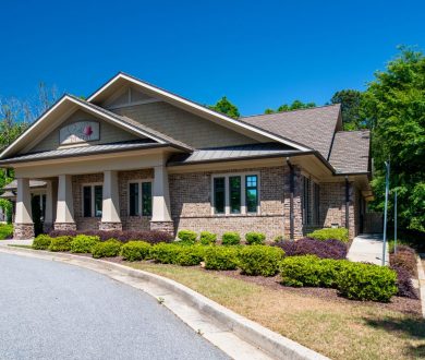 Exterior front view of Stiehl Dental office in Newnan, GA.