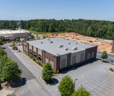 Aerial view of World Gym-OneLife Fitness in Lexington Park in Peachtree City, GA.